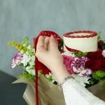 Regal Gold Bouquet & Red Cake