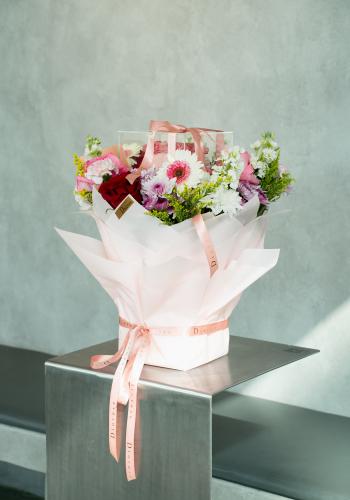Pink Symphony Bouquet & Pink Cake