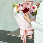 Pink Symphony Bouquet & Pink Cake