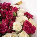 باقة ورود سبراي بلون الأحمر المخملي