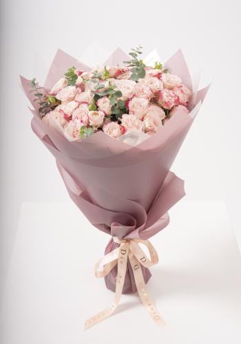 Blush kiss - Spray Rose Bouquet with Eucalyptus