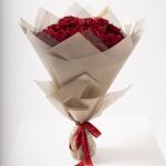 باقة ورود سبراي بلون سكارليت جذاب وأنيق